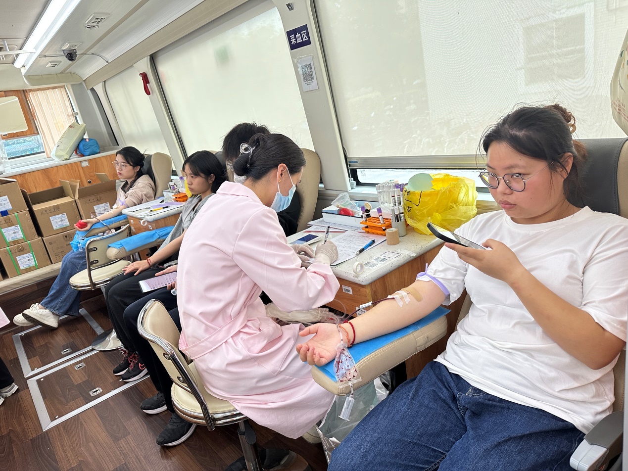 说明: C:\Users\asus\Desktop\2023.5.22 主题教育\2023.5.22 主题教育\13.后勤处党支部\悠悠献血情,浓浓博爱心主题教育图片3.jpg